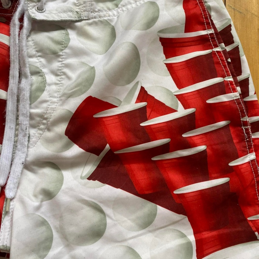 360 Surf Mens Board Shorts Size 32 Red White Beer Pong Cup Print Swim Trunks